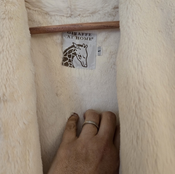 XL New w/o tags Faux Fur & Faux Silk Plush Robe by Giraffe At Home - Picture 2 of 3